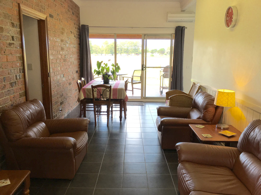 Pelican Waters Unit dining area